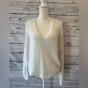 Super Soft Drop Shoulder Free People White Teddy Eyelash V-Neck Sweater - Medium